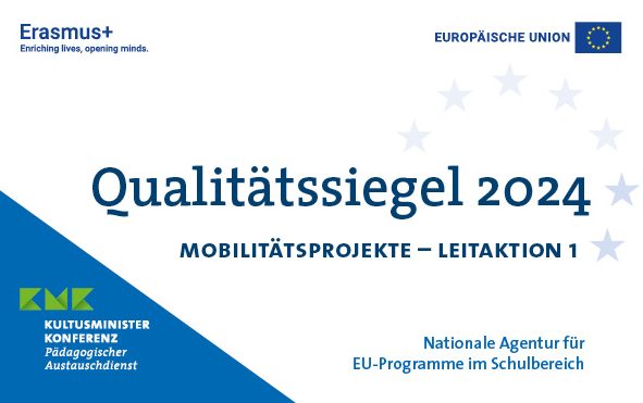 Qualitätssiegel 2024 für Mobilitätsprojekte der EU Qualitätssiegel 2024 für Mobilitätsprojekte der EU, mit Logos der Erasmus+ und KMK.
